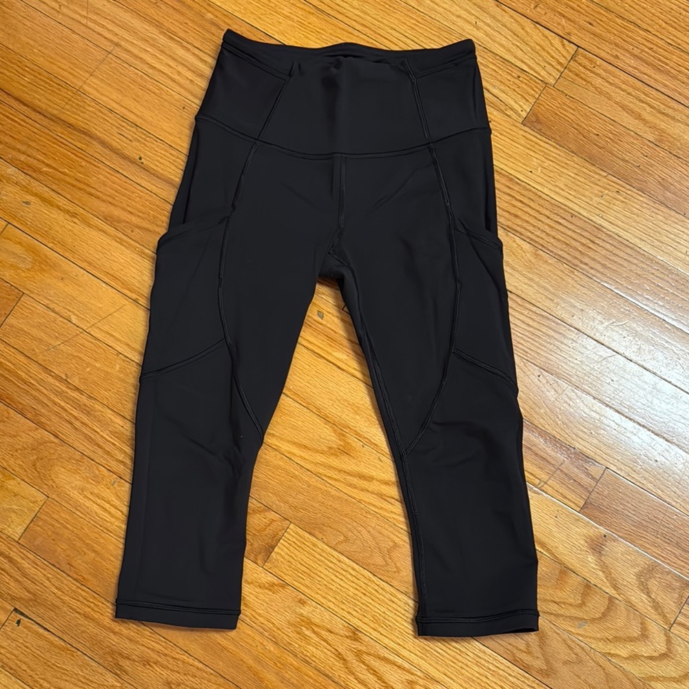 Lululemon Black 3/4 Leggings w/ Side Pockets